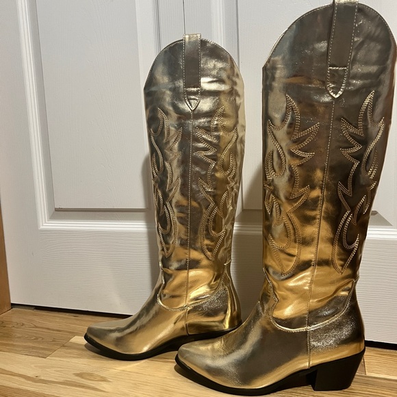 Gold Women’s Cowboy Boots - Picture 1 of 2